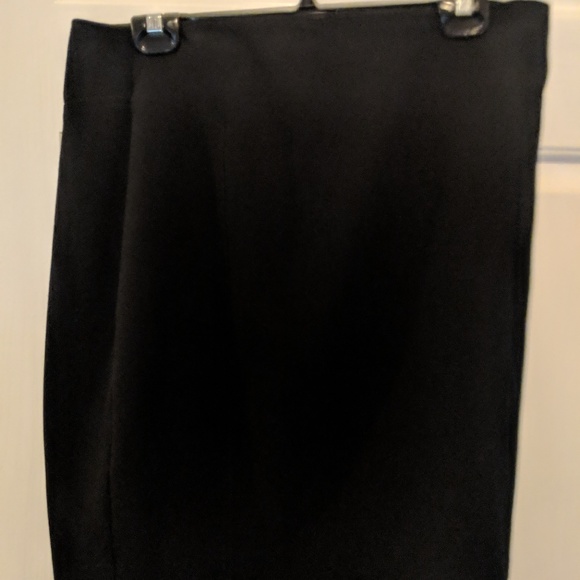Basic black skirt - Picture 2 of 4